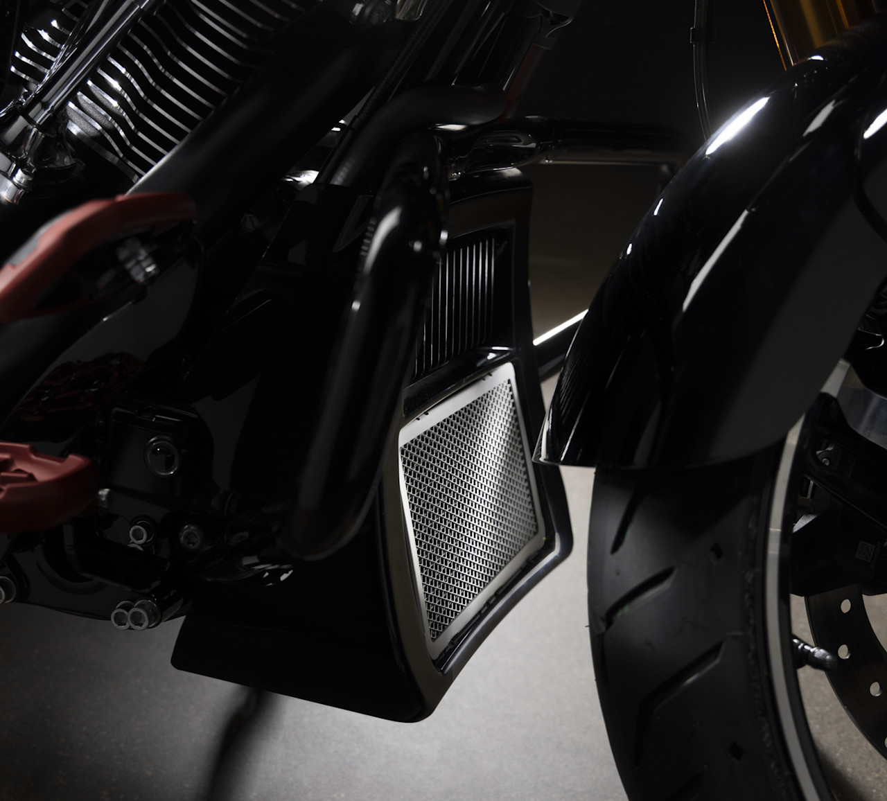 Harley-Davidson Accessories Center-Cooled Milwaukee-Eight Radiator Guard