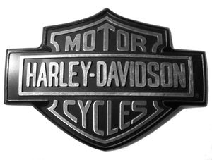 Harley-Davidson silver fuel tank nameplate, right side. Size: 10.5 x 7.5 cm.