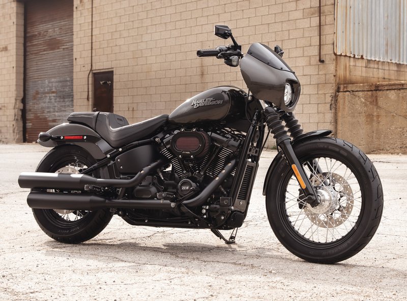 Harley-Davidson Accessories The open-face filter design of the Screamin' Eagle Ventilator Extreme Air Cleaner Kit flows 39% more air than a traditional perimeter high-flow filter. Gloss Black finish. When combined with an additional 1/2" of air filter thickness and the smooth radius die-cast back plate, this open filter can feed a large displacement engine with an unobstructed flow of clean air that can support output of over 150hp. Kit includes a die-cast back plate and open-face, water-resistant washable oiled-cotton filter element, and all required installation gaskets and hardware. Optional Rain Sock (P/N 29400412) is available to protect the exposed element in extreme weather. Gloss Black Cover Kit (P/N 61300994) required to complete installation (sold separately). All models require ECM calibration with Screamin' Eagle Pro Street Tuner for proper installation. 50-State U.S. EPA compliant.