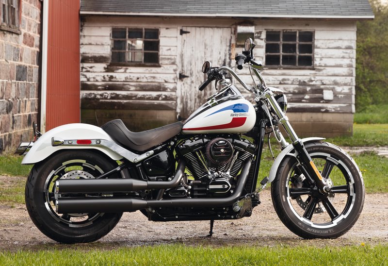 Harley-Davidson Accessories The Standard Forward Control Kit in chrome lets you switch up your position for maximum comfort and style. Chrome finish. Moves the controls 19 cm forward from the mid-control foot position, providing a comfortable riding position. Ideal for taller riders or those who like to stretch out when hitting the open road. Includes all components necessary to convert your mid-controls to forward controls.