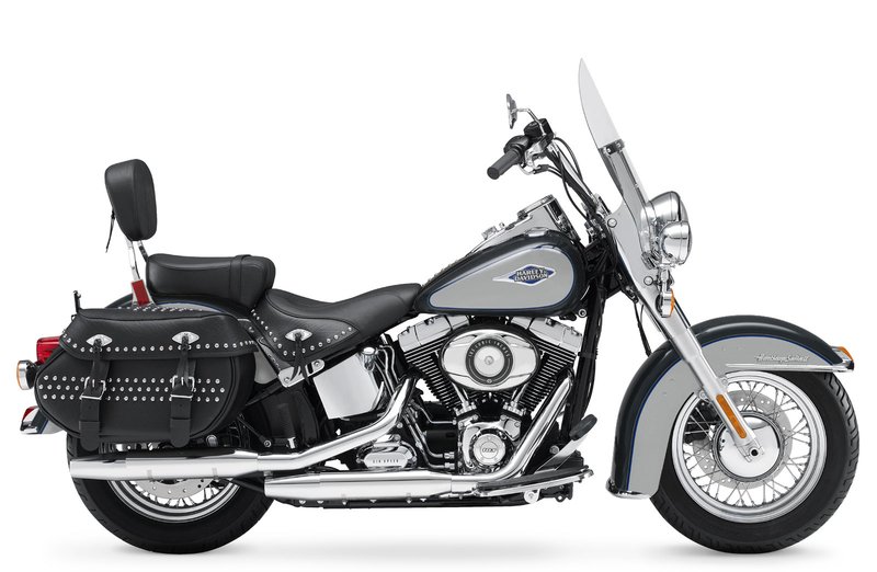 Harley-Davidson Accessories Original Harley-Davidson handlebar. Sold each. Bar diameter 1". Tip-to-tip 32.5". Pull back 7". Rise 10". Base width 11.5". Knurl width 3.14". Polished stainless steel.