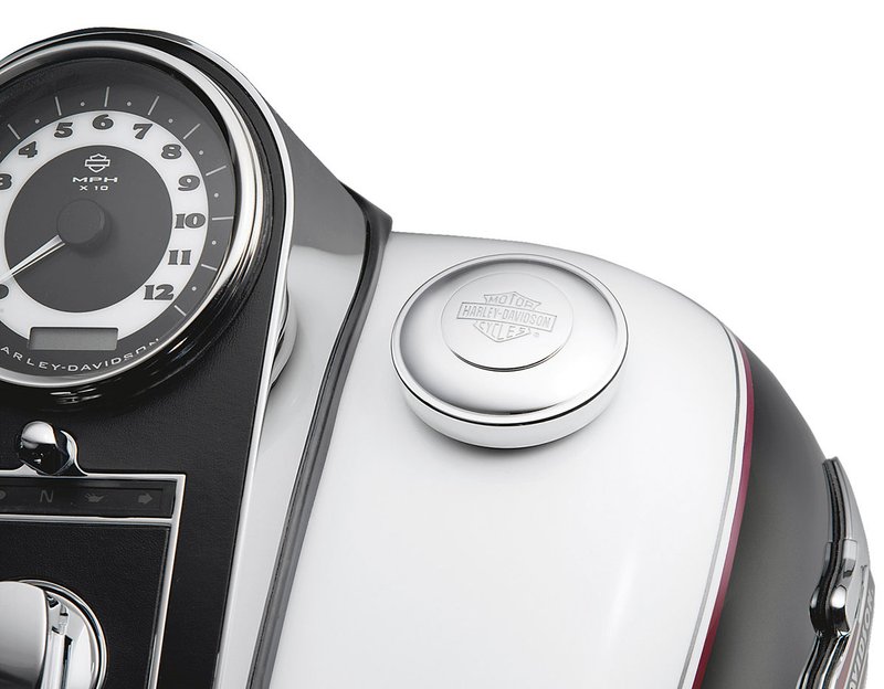 Harley-Davidson Accessories Functional and stylish, these polished, chrome-plated caps feature a convenient self-locking mechanism and a stamped Harley-Davidson Bar & Shield logo on the keyhole cover. They maintain the same features as the original equipment fuel cap. The kit comes complete with two keys.