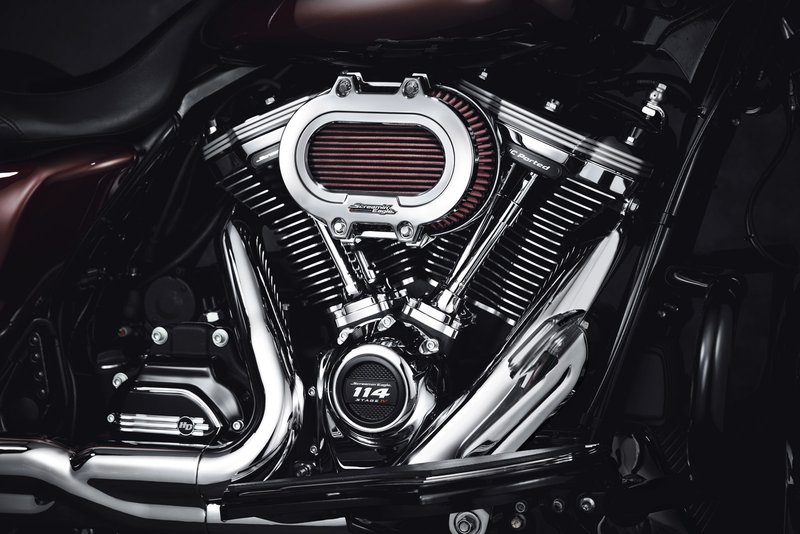 Harley-Davidson Accessories The Ventilator Extreme Air Cleaner Cover trims the face of the Screamin' Eagle Extreme Ventilator filter in style and features aggressive mounting lugs, polished stainless steel custom ARP fasteners and an inset Screamin' Eagle medallion. Chrome finish. Made from cast aluminum. Wraps the leading edge of the filter element, covering the rubber gasket without restricting air flow. Required to complete installation of the Ventilator Extreme Air Cleaner Kit (P/N 29400396 & 29400397). Includes necessary ARP hardware.