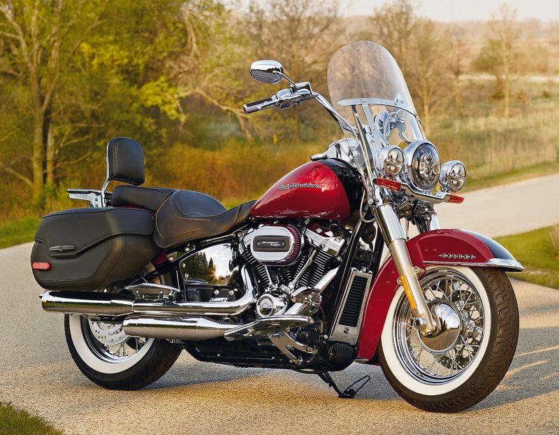 Harley-Davidson Accessories Oil Cooler Cover in chrome. Dress the oil cooler in style. The cover fills the area between the frame downtubes for a complete custom look, without disturbing the airflow across the cooler's surface. It replaces the plastic surround, and because it hugs the contours of the cooler body, it does not interfere with engine guard installation. Chrome finish, easy to install, and includes all required mounting hardware.