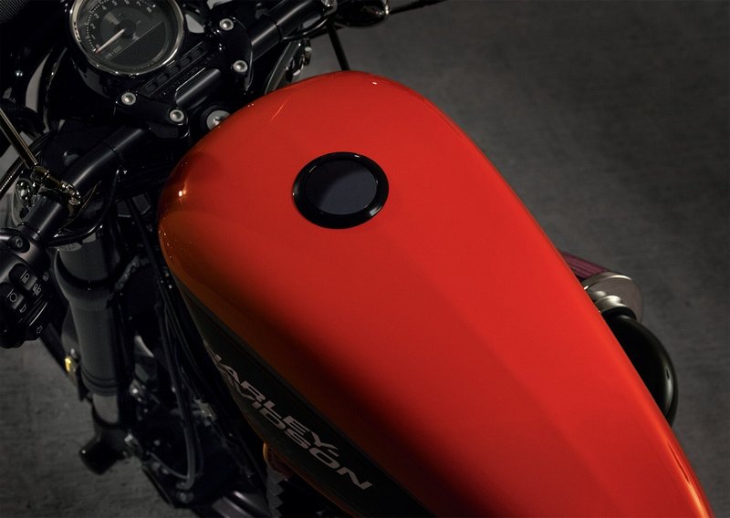 Harley-Davidson Accessories Emphasise the long, lean look of the fuel tank with this original Harley-Davidson flush mount fuel cap. The kit offers a pop-up filler design that replaces the original equipment twist-on fuel cap; a simple push and the filler cap pops up to provide ample grip, even while wearing gloves. Easy to install, the cap assembly screws into position and the self-adhesive decorative ring finishes the look. The complete kit includes a screw-in mount, pop-up cap and matching trim ring.