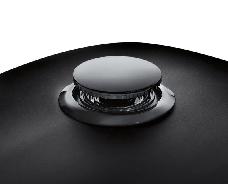 Harley-Davidson Accessories Emphasise the long, lean look of the fuel tank with this original Harley-Davidson flush mount fuel cap. The kit offers a pop-up filler design that replaces the original equipment twist-on fuel cap; a simple push and the filler cap pops up to provide ample grip, even while wearing gloves. Easy to install, the cap assembly screws into position and the self-adhesive decorative ring finishes the look. The complete kit includes a screw-in mount, pop-up cap and matching trim ring.