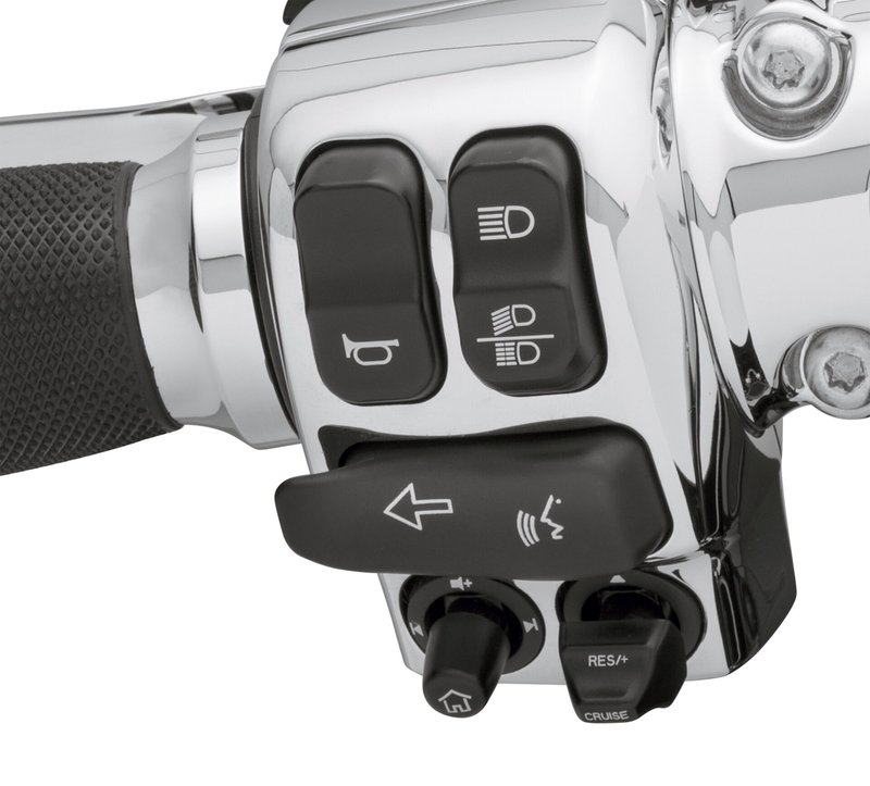 Harley-Davidson Accessories These black Turn Signal Extension Caps make signalling simple, allowing riders to easily reach and activate turn signals without repositioning or removing their hands from the grips. A contoured thumb extension places the left and right hand signal control in a comfortable position. One-piece design. Black finish.