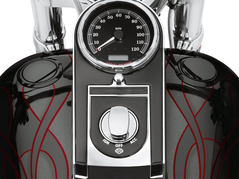 Harley-Davidson Accessories Emphasise the long and lean look of the fuel tank with this original Harley-Davidson flush-mount fuel cap in gloss black. A simple push, and the fuel filler cap pops up to provide ample grip, even while wearing gloves.
