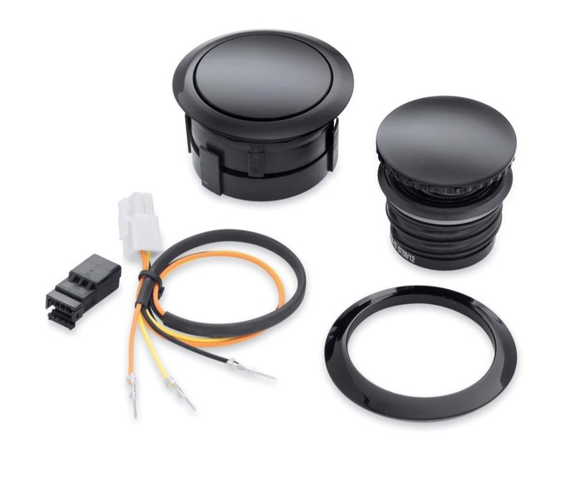 Harley-Davidson Accessories Emphasise the long and lean look of the fuel tank with this original Harley-Davidson flush-mount fuel cap in gloss black. A simple push, and the fuel filler cap pops up to provide ample grip, even while wearing gloves.