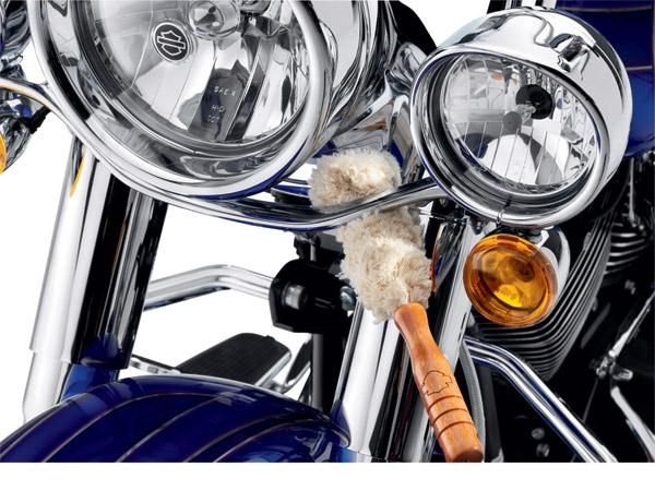 Harley-Davidson Accessories Make every corner of your bike shine. This set of 3 wood-handled cleaning brushes helps you reach into the tightest places. The chamois brush gently scrubs in between engine fins or can be used after rinsing to soak up hard-to-reach water. The reverse spiral brush is perfect for cleaning tyre sidewalls or other hard-to-reach spaces on your bike, and the soft mop brush will leave your chrome streak free.