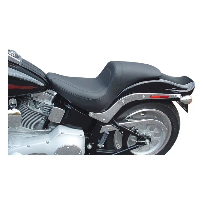 Mustang Tripper Fastback 2-up one-piece seat