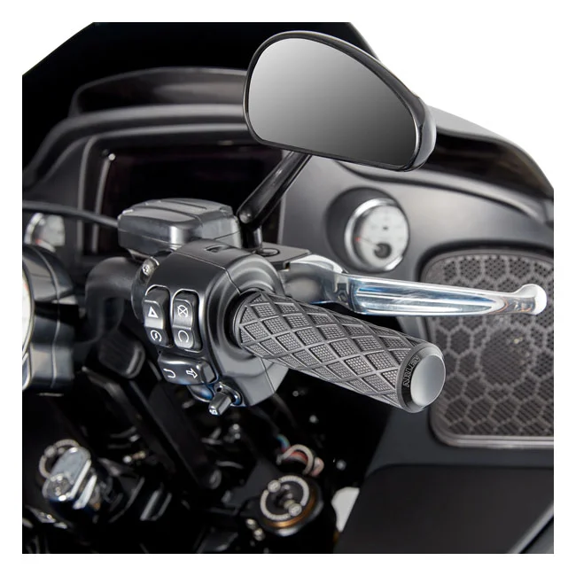 Arlen Ness GRIPS - DIAMOND - FLHX/FLTR 23