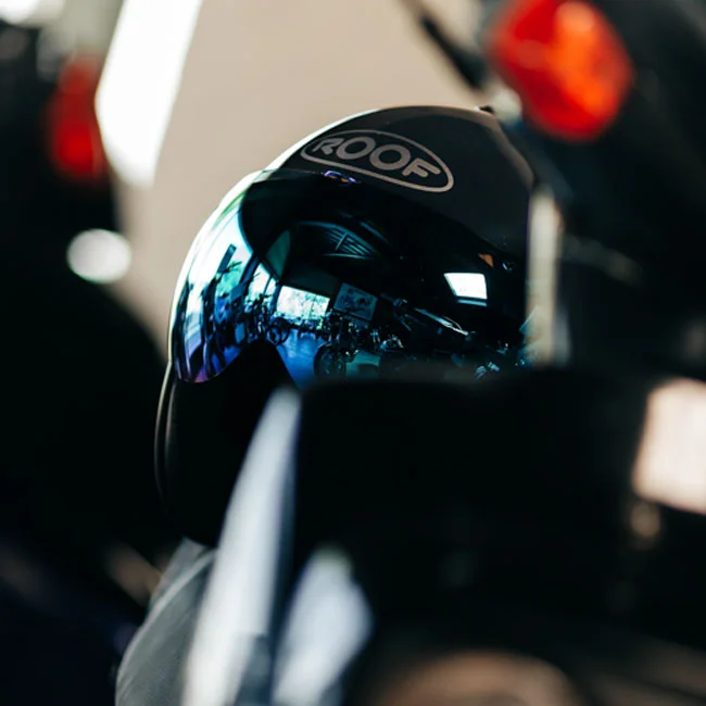 Roof Boxer Alpha helmet black