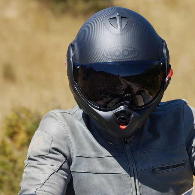 Roof Desmo 3 carbon helmet matte black