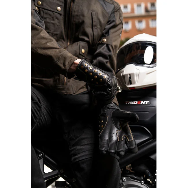 By City City Thunder gloves black