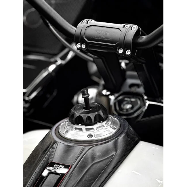 HeinzBikes ''Performance'' vented gas cap set. Silver/Black