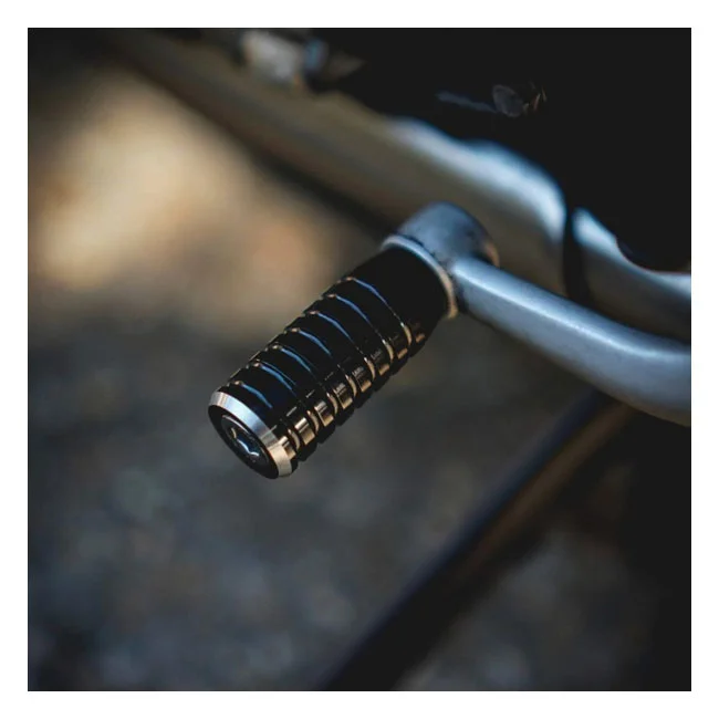 Motone Shifter end peg ribbed. Black anodized