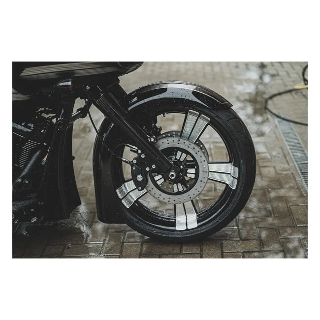 Killer Custom Custom, ''Bulldog'' front fender, 23 x 5.50 fat wheels