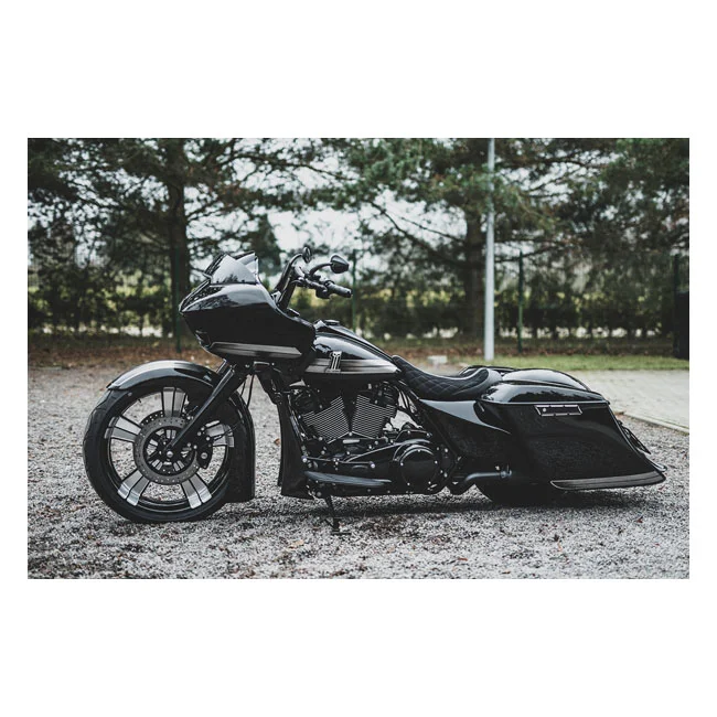 Killer Custom Custom, ''Bulldog'' front fender, 23 x 5.50 fat wheels