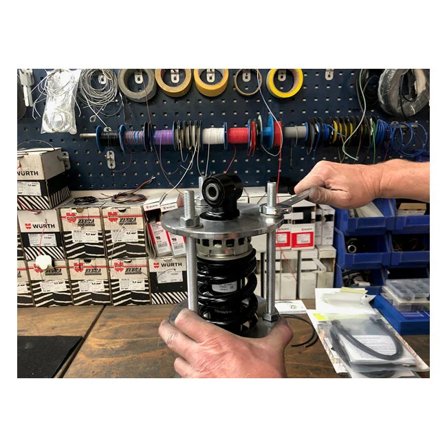 Kodlin M8 Softail shock/spring compression tool