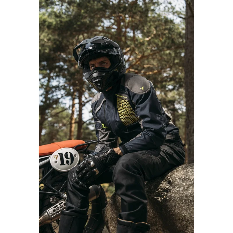By City Xtreme helmet matt black
