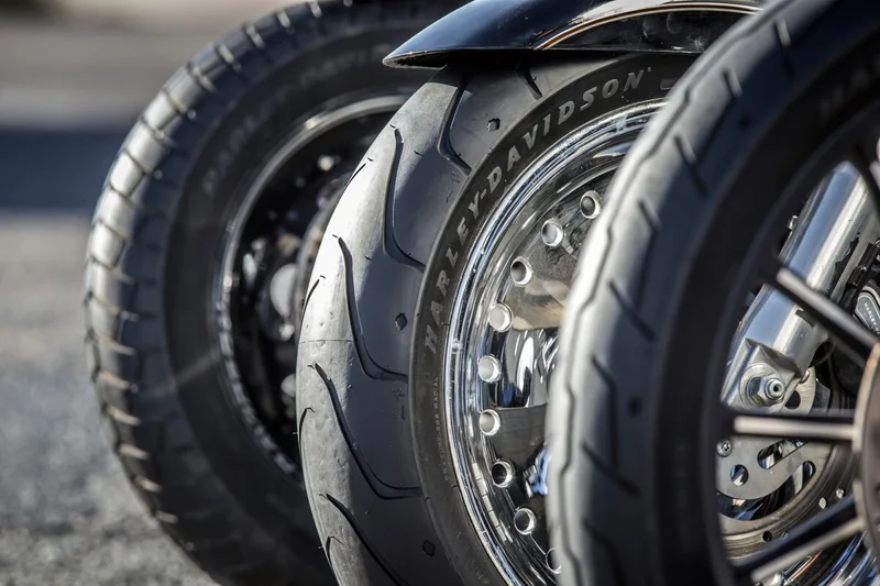 Michelin SCORCHER 11 140/75 R 17 M/C 67