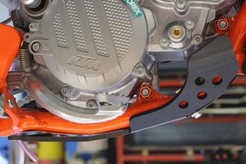 AXP RACING 6MM SKIDPLATE HUS-GAS 85 -TC-MC85
