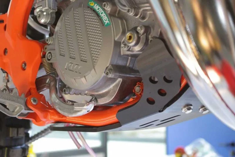AXP RACING 6MM SKIDPLATE HUS-GAS 85 -TC-MC85