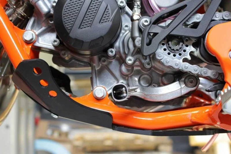 AXP RACING 6MM SKIDPLATE HUS-GAS 85 -TC-MC85