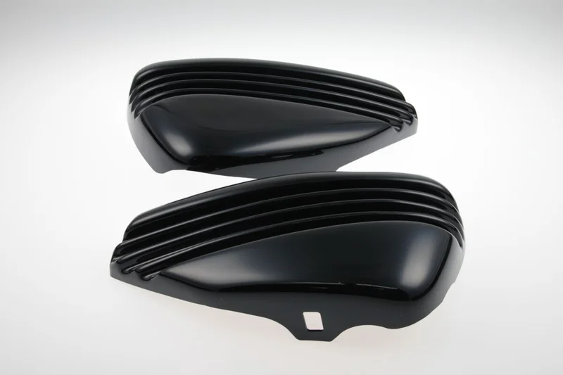 Cult-Werk ''Bobber'' side cover set. Gloss black