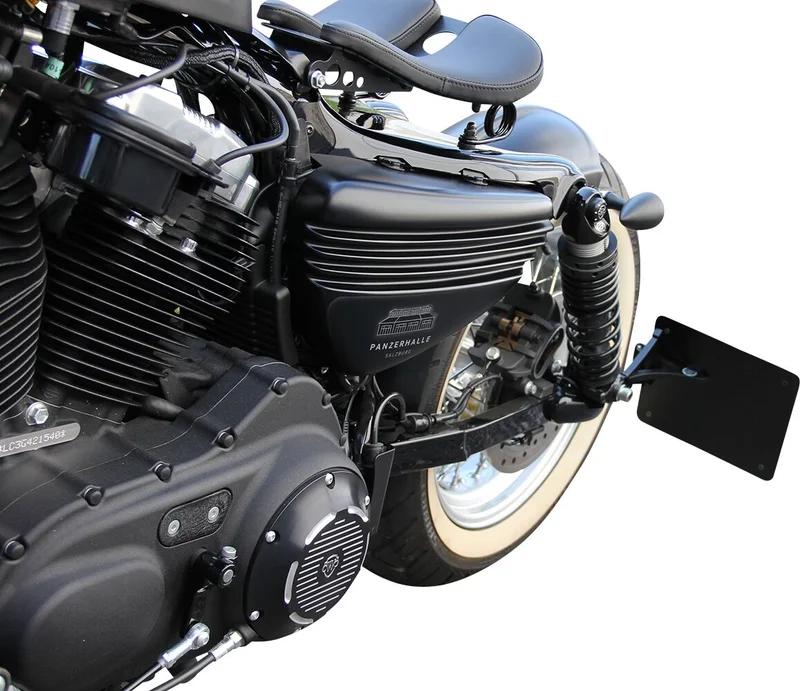 Cult-Werk ''Bobber'' side cover set. Gloss black