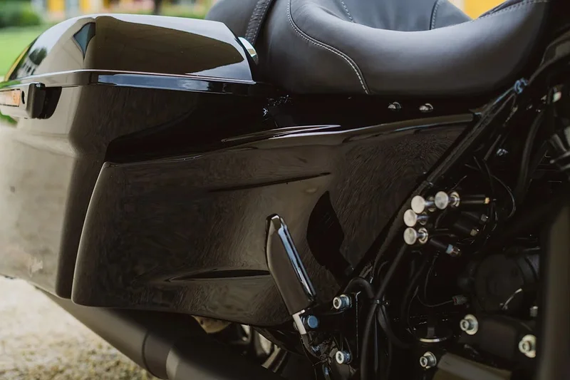 Cult-Werk Side covers ''Custom''. Gloss black