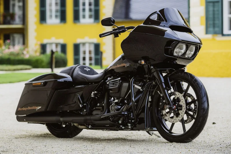 Cult-Werk Side covers ''Custom''. Gloss black