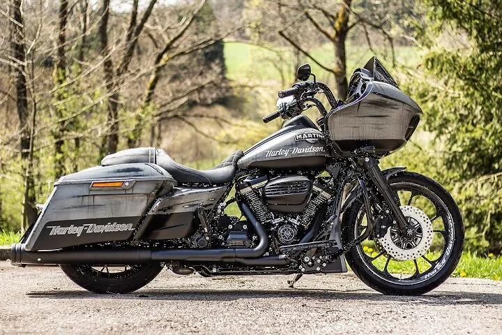 Cult-Werk Side covers ''Custom''. Matte black