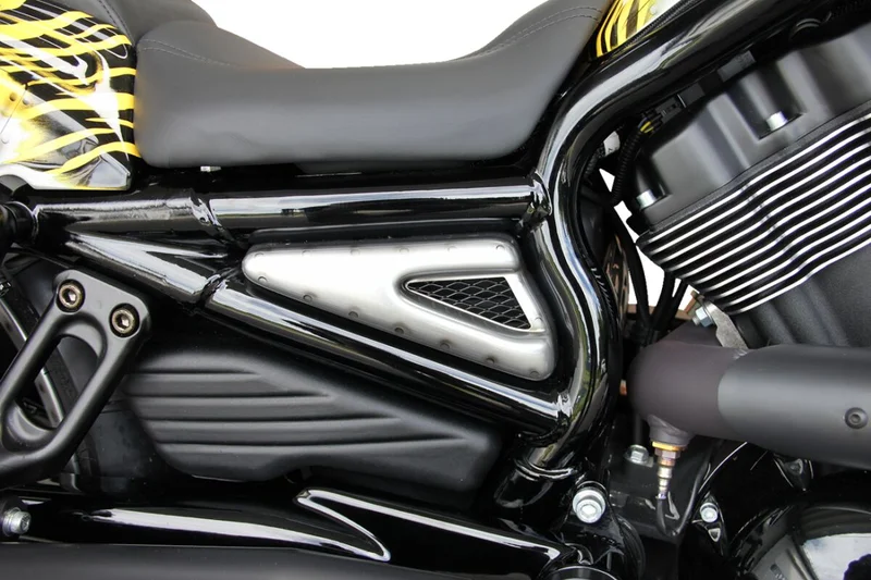 Cult-Werk V-Rod gas tank cover set ''GT''