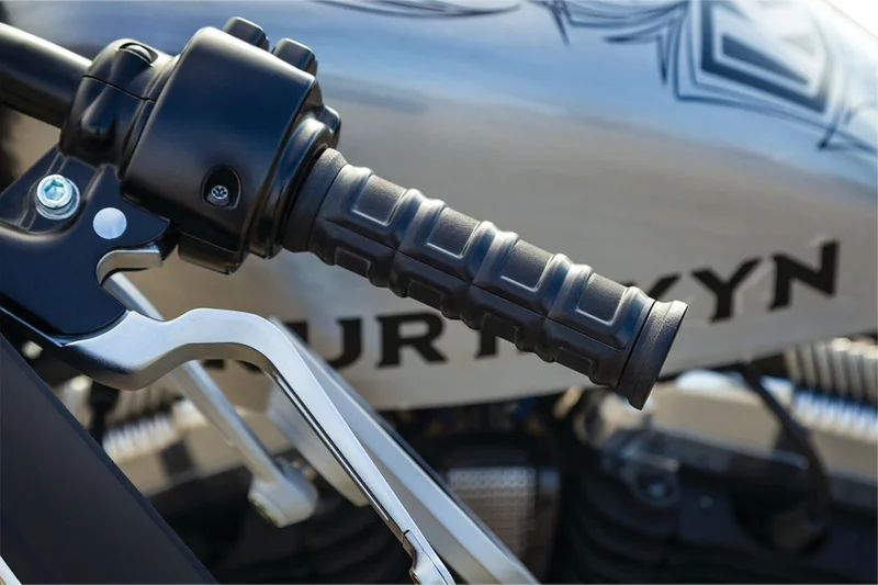 Kuryakyn GRIPS DILLINGER - HD 82-UP CAB