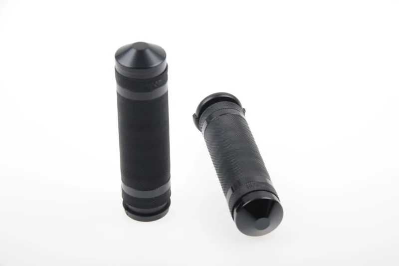 Cult-Werk 1" / 25.4mm Grooved handlebar grips. Black