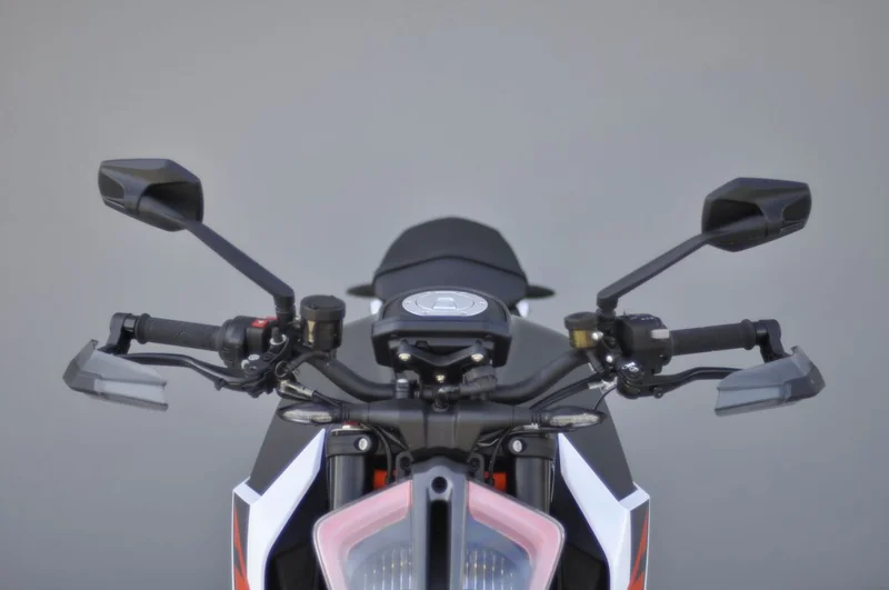 BARKBUSTERS LEVER GUARD AERO-GP BK.