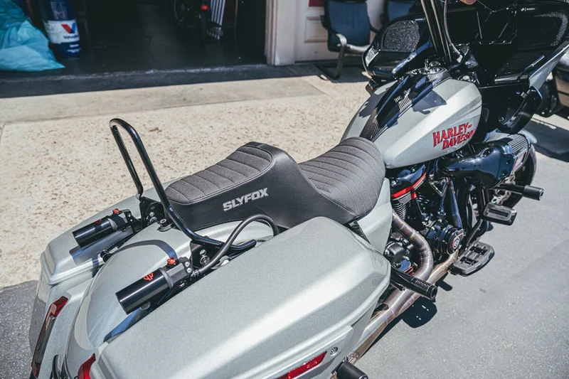 SlyFox SEAT HIGHNOON SLVR LOGO TOURIN