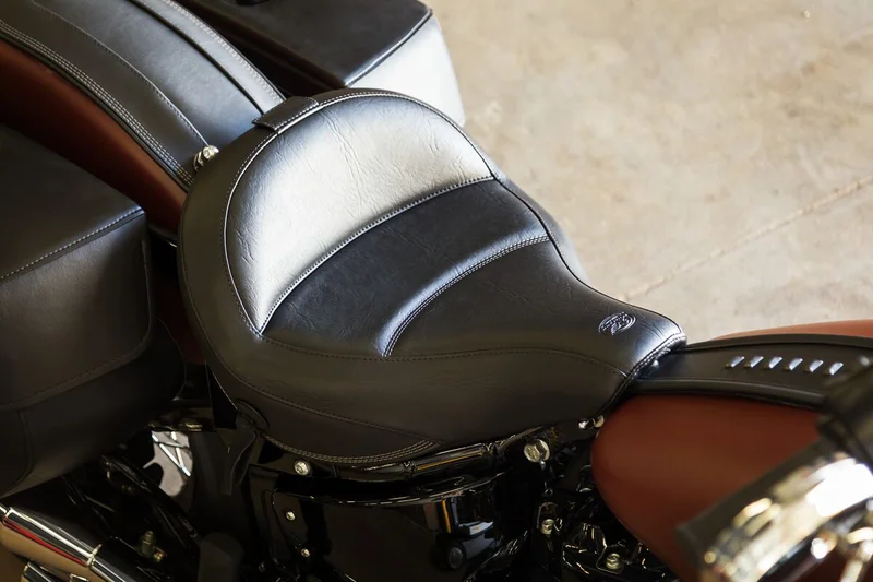 Mustang SEAT SOLO DBR MXTOUR FLHC