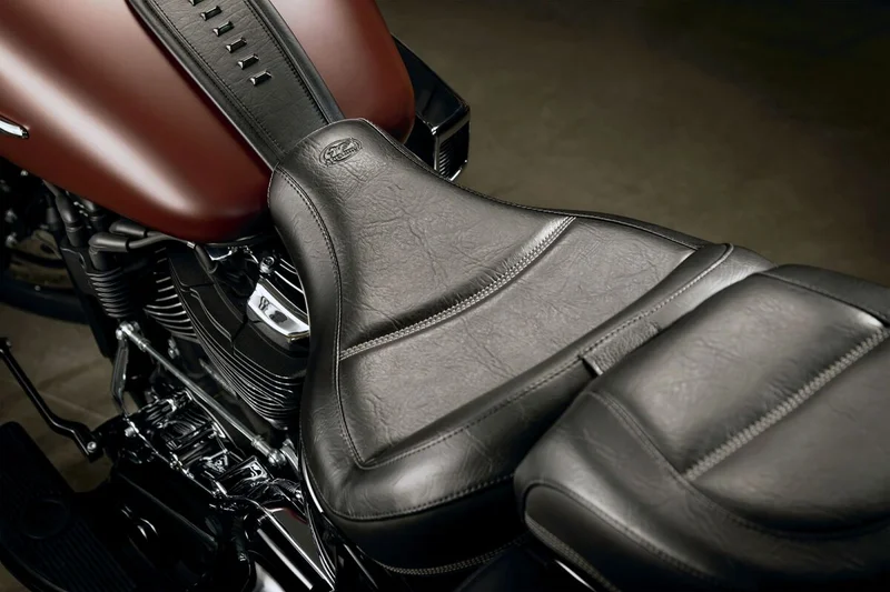 Mustang SEAT REAR MX TOUR FLHC18-23