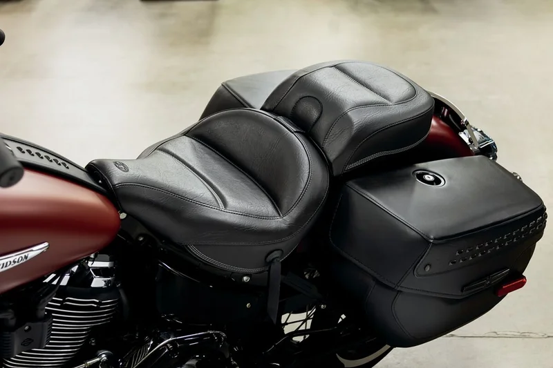 Mustang SEAT REAR MX TOUR FLHC18-23