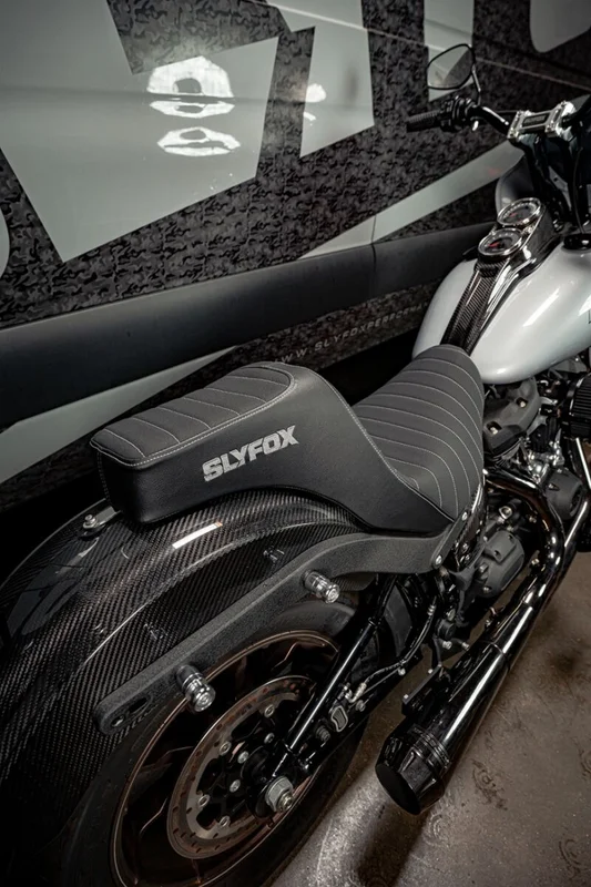 SlyFox SEAT HIGHNOON SLVR STITCH SFTL