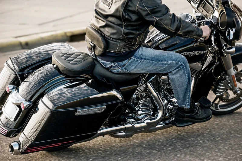 Mustang SEAT WIDE TRIPPER SOLO - FL 08