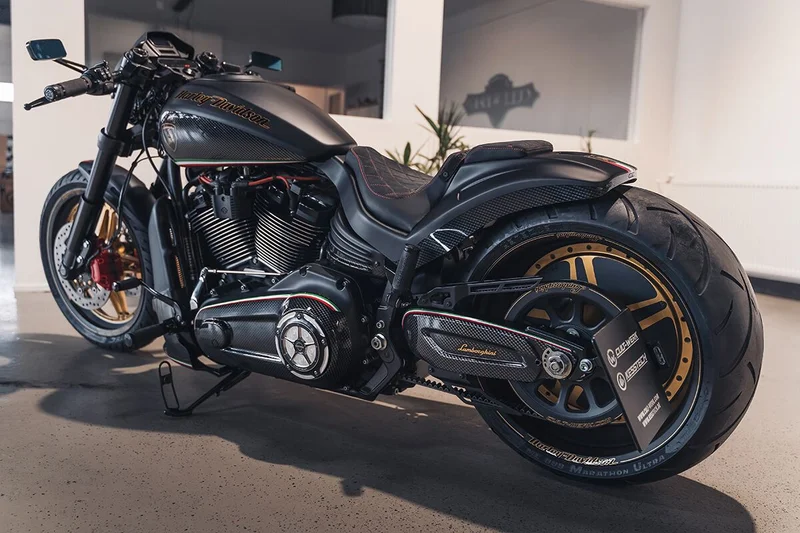 Cult-Werk Softail wide fender kit ''Racing''. 2-up seat