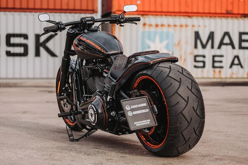 Cult-Werk Softail wide fender kit ''Racing''. 2-up seat