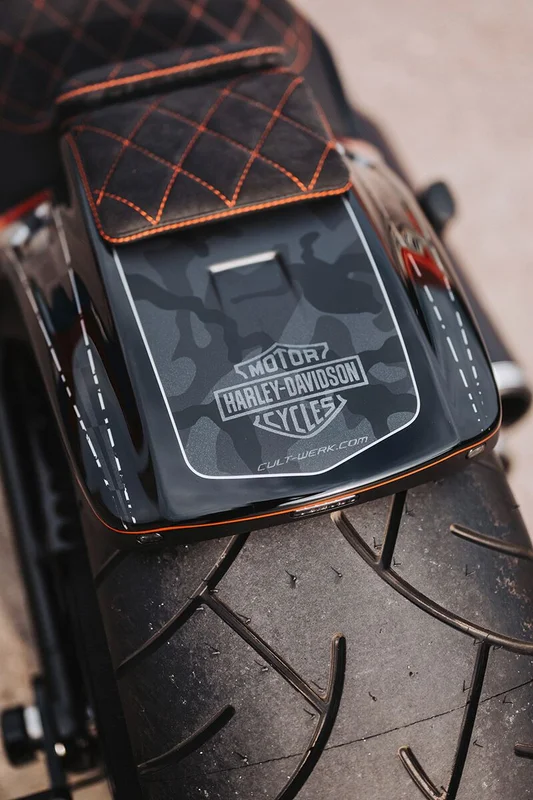 Cult-Werk Softail wide fender kit ''Racing''. 2-up seat