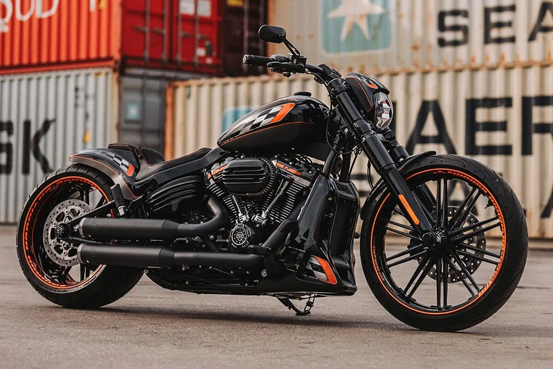 Cult-Werk Softail wide fender kit ''Racing''. 2-up seat