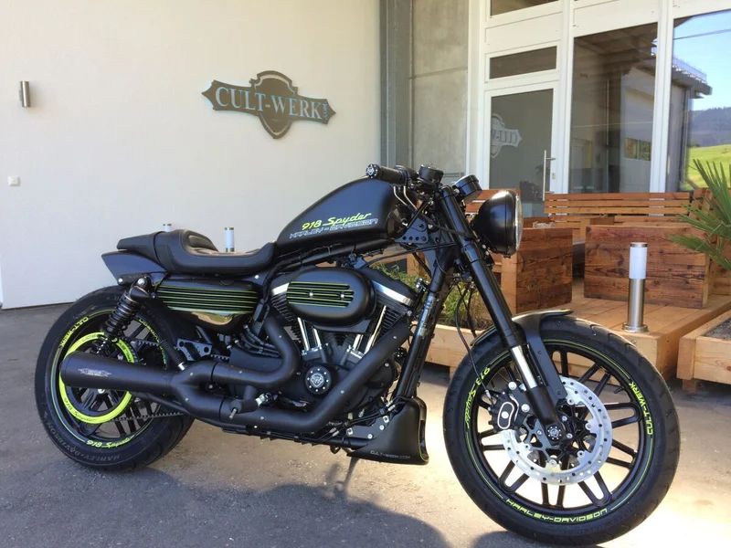 Cult-Werk ''Short'' XL rear fender. Matte black