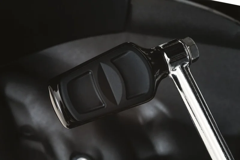 Kuryakyn PEG SHIFT KINETIC GBLK